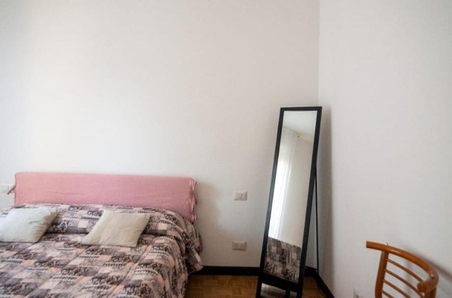 Stanza Doppia Con Bagno Privato Vicino Al Centro Séjour chez l'habitant Milan